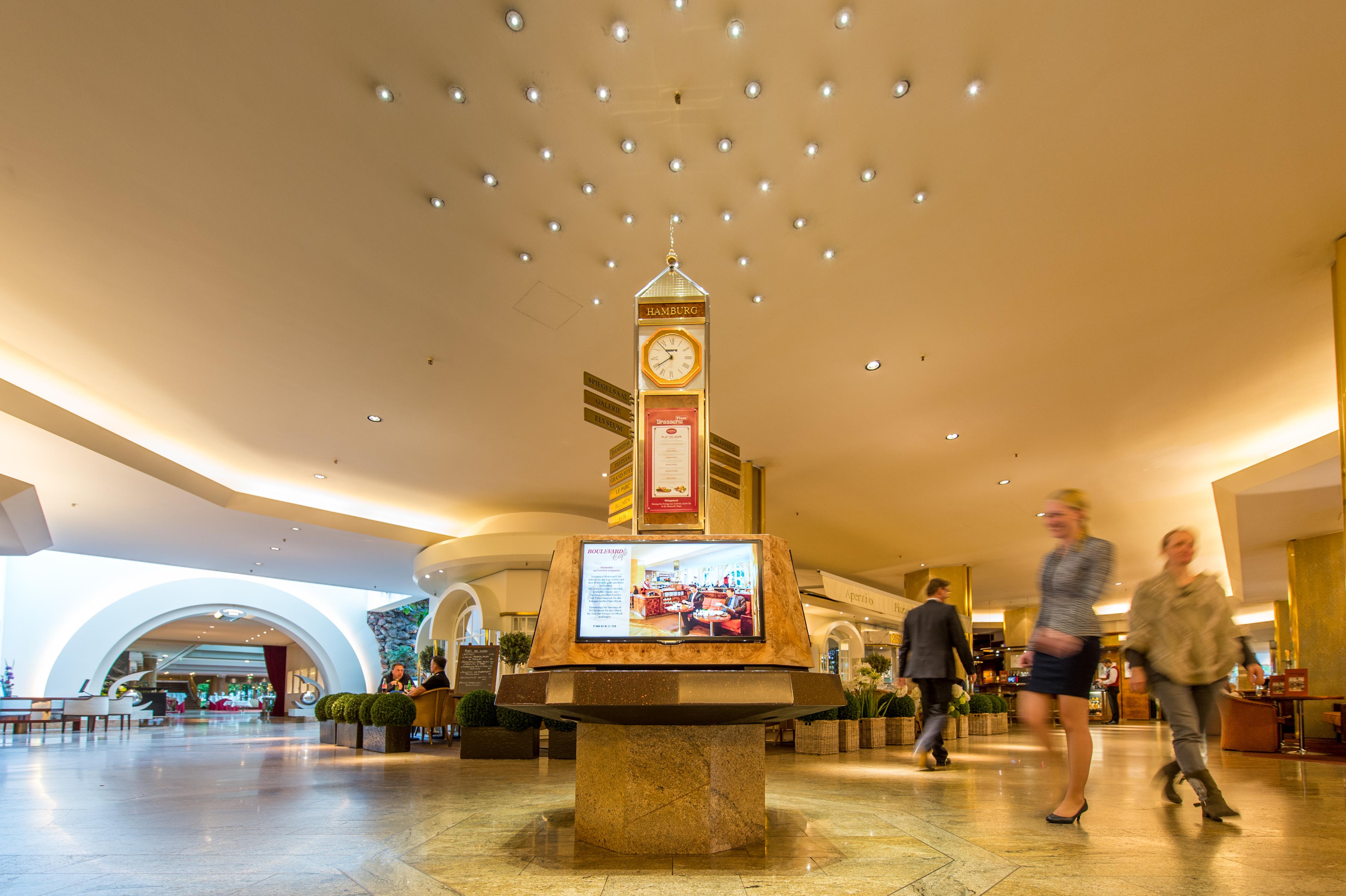 Grand Elysee Hamburg Hamburgo Exterior foto The lobby of the hotel