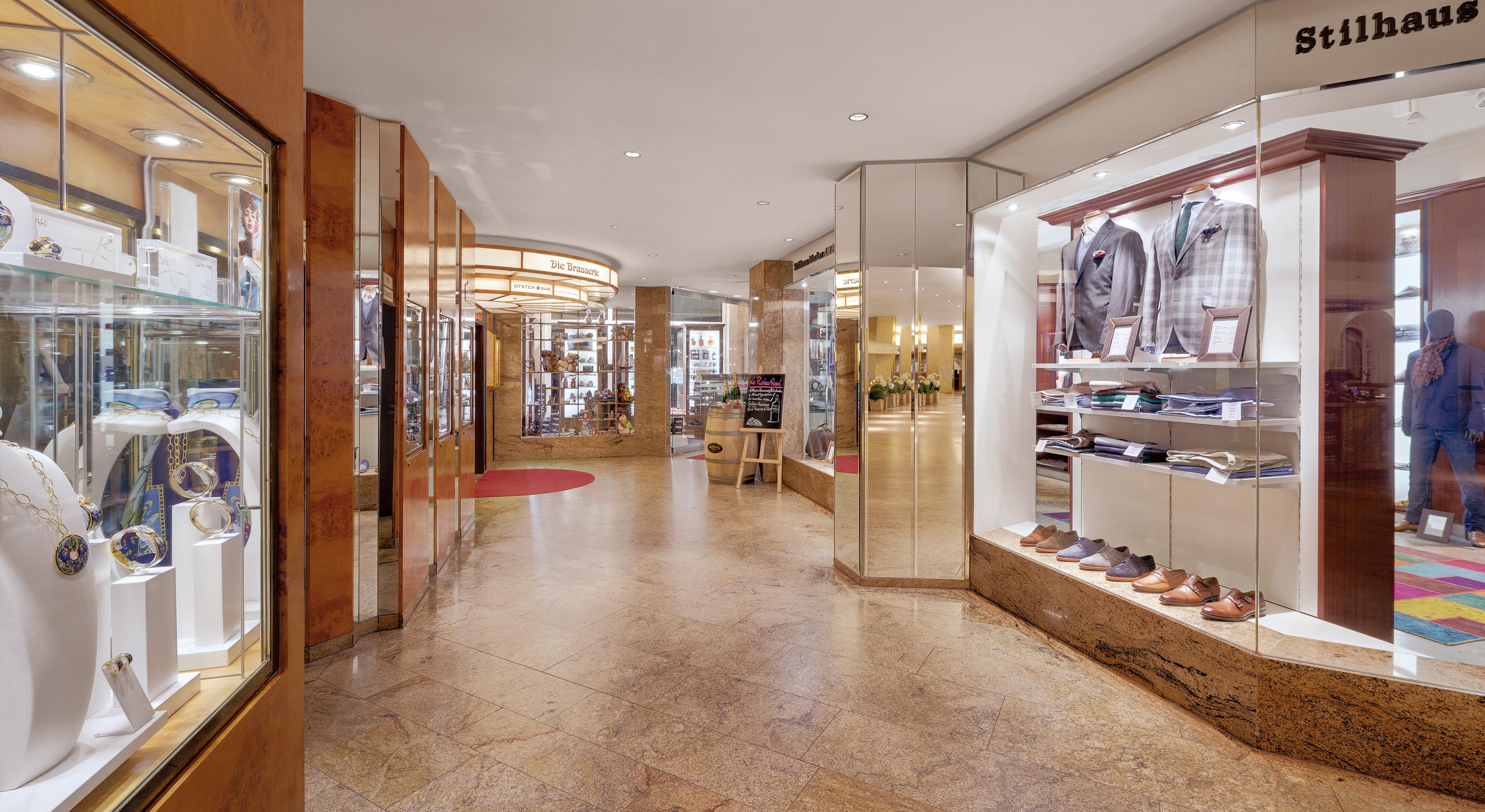 Grand Elysee Hamburg Hamburgo Exterior foto The interior of the store