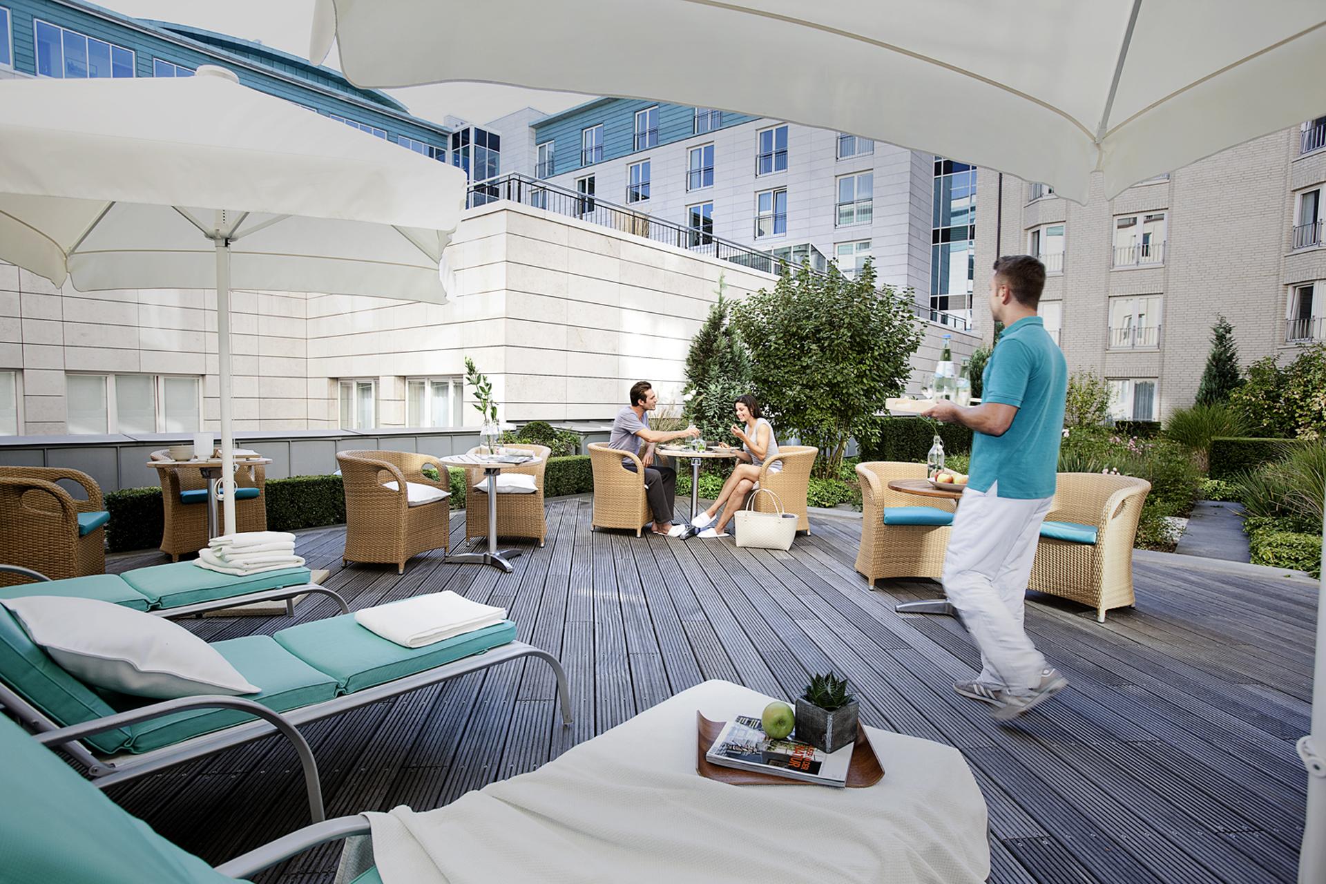 Grand Elysee Hamburg Hamburgo Exterior foto The Sky Bar