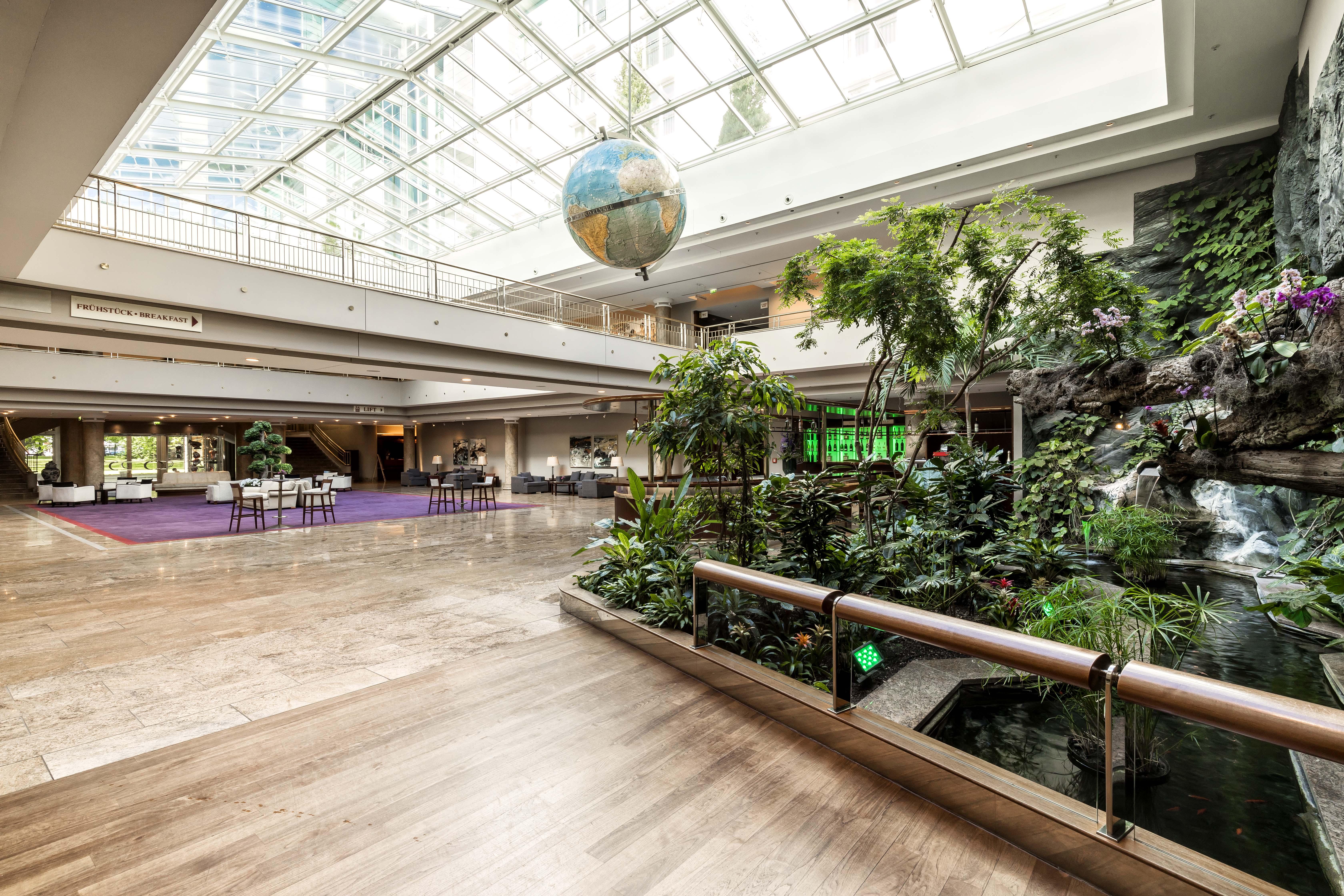 Grand Elysee Hamburg Hamburgo Exterior foto Lobby