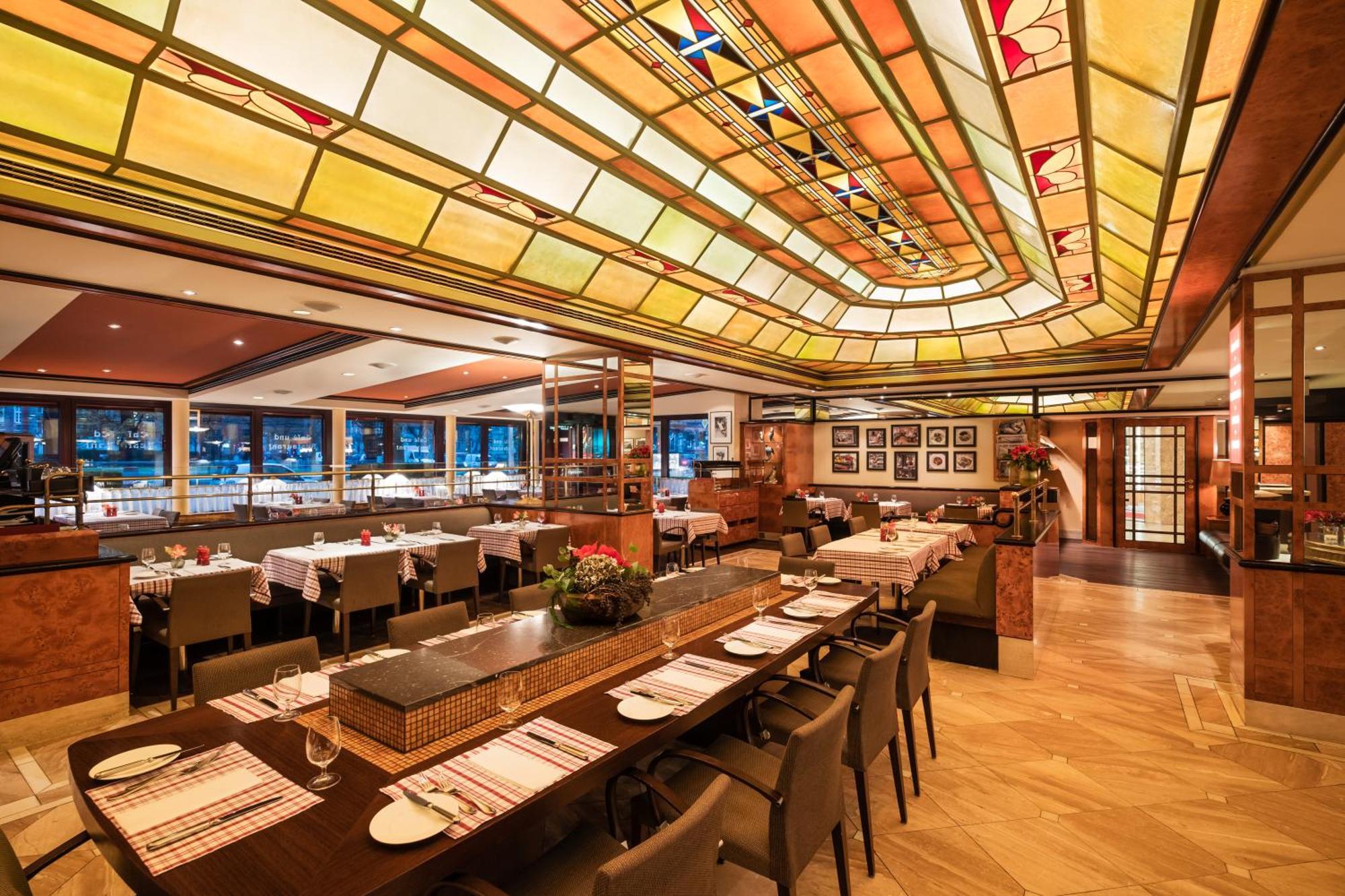 Grand Elysee Hamburg Hamburgo Exterior foto The restaurant