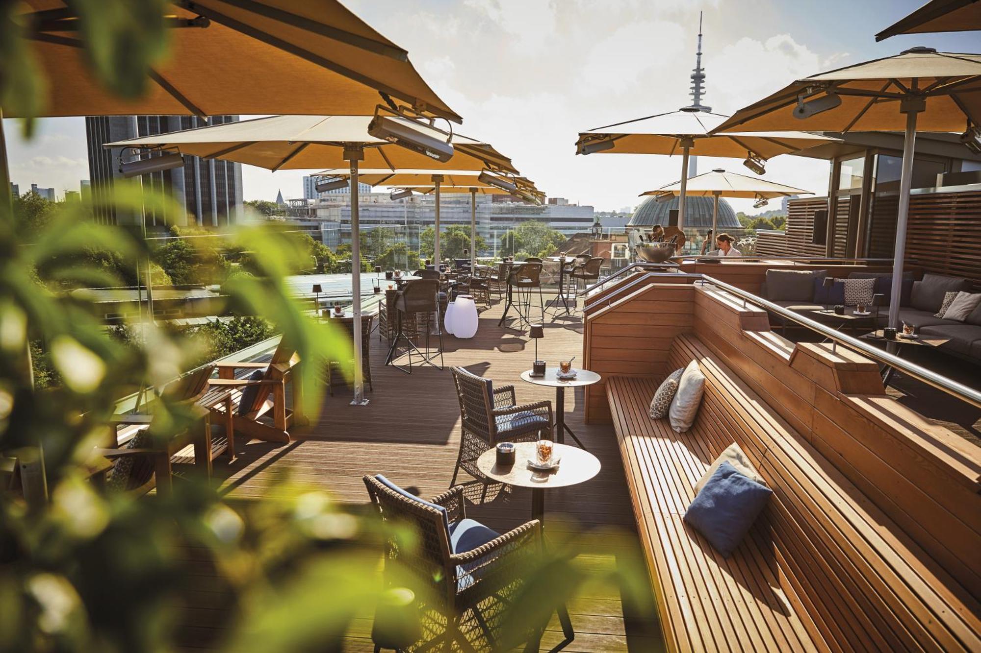 Grand Elysee Hamburg Hamburgo Exterior foto The Sky Bar