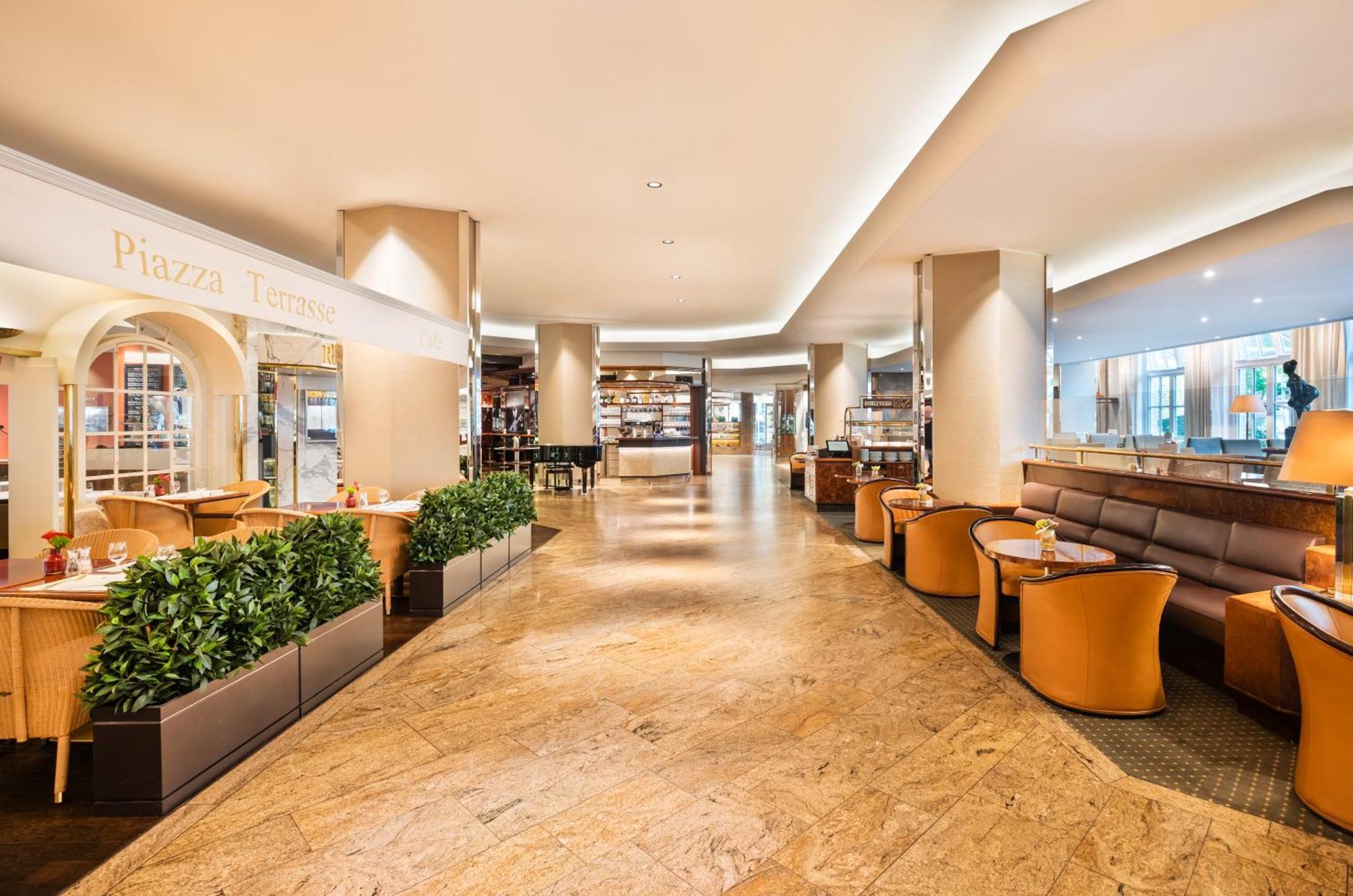 Grand Elysee Hamburg Hamburgo Exterior foto The lobby