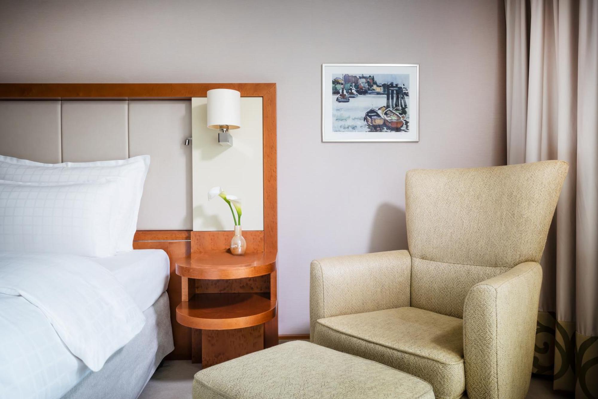 Grand Elysee Hamburg Hamburgo Exterior foto A room at the hotel