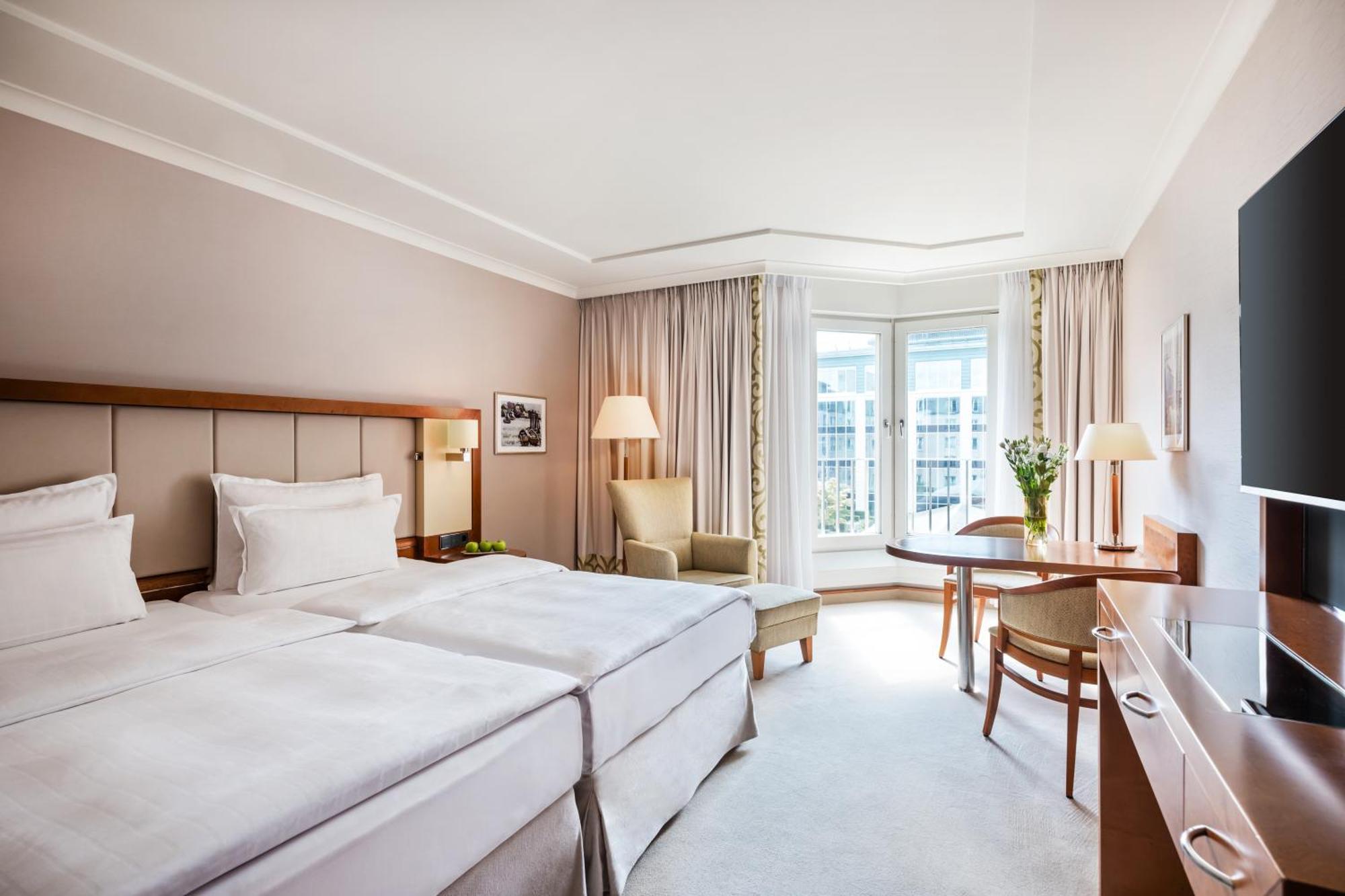 Grand Elysee Hamburg Hamburgo Exterior foto A room at the hotel