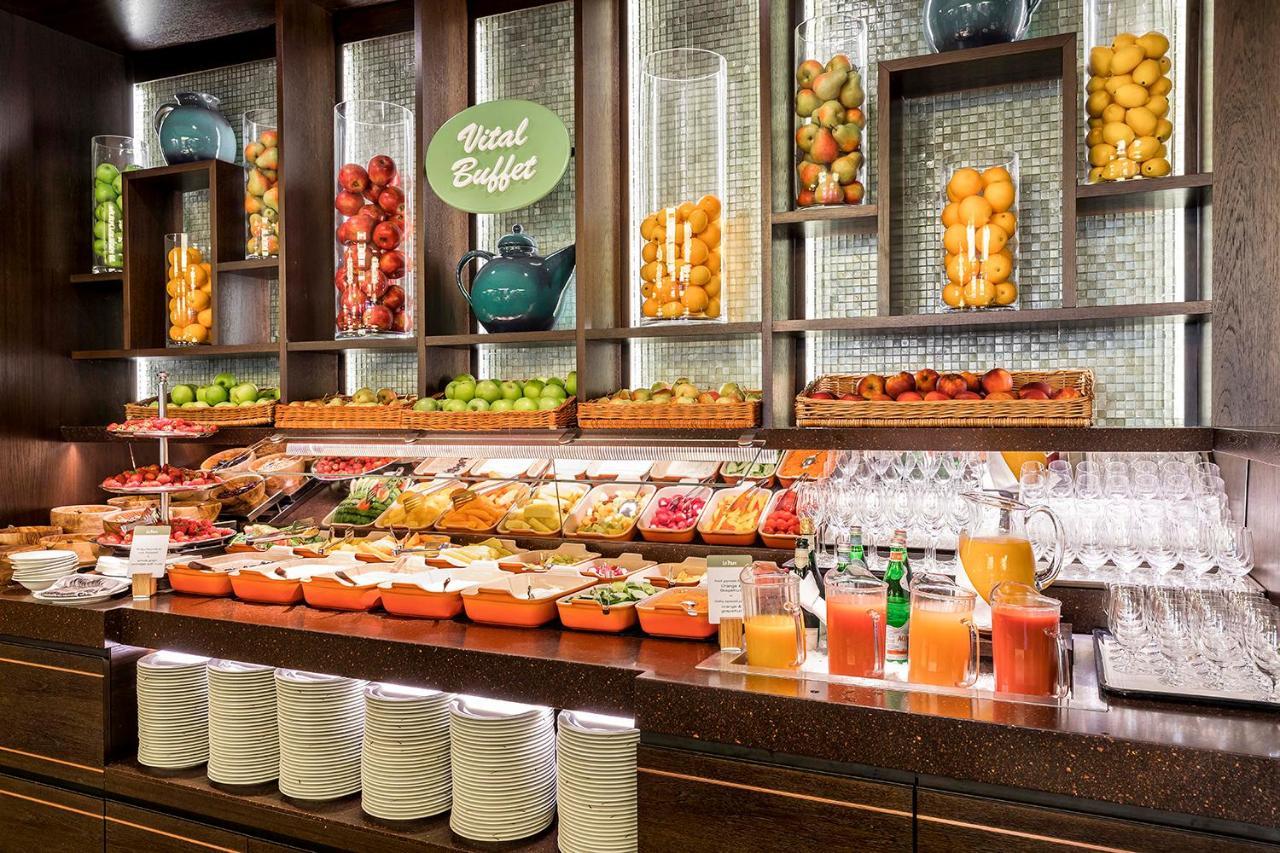 Grand Elysee Hamburg Hamburgo Exterior foto A salad bar